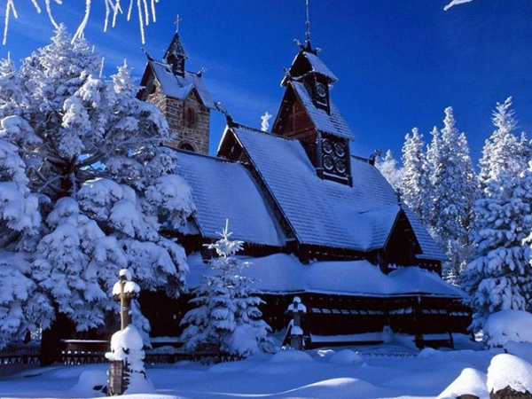 The Snow And The Wooden House: How To Prepare Your House For Winter